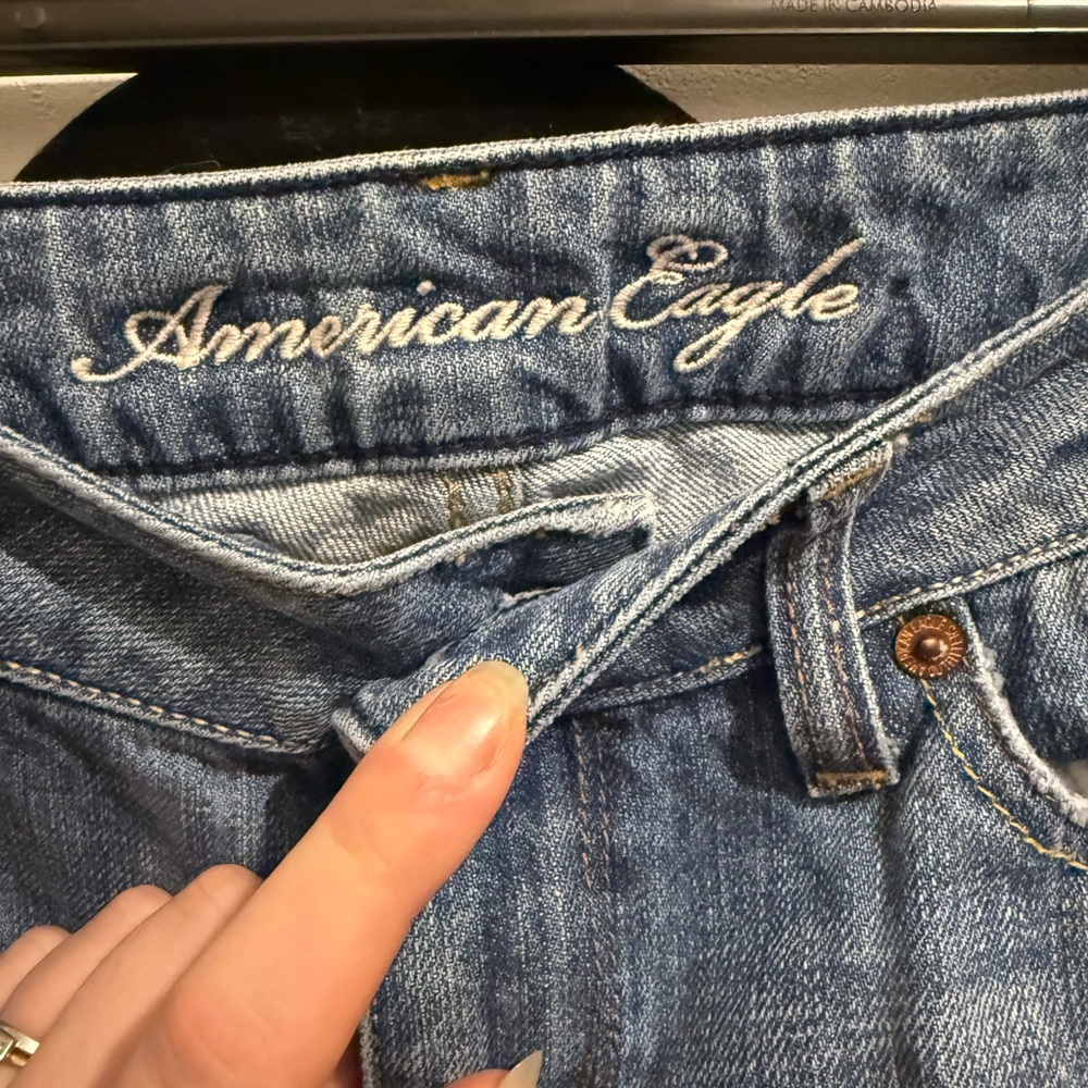 🟧 American Eagle Outfitters Ripped Straight Leg Jeans - Blue - Picture 2 of 4
